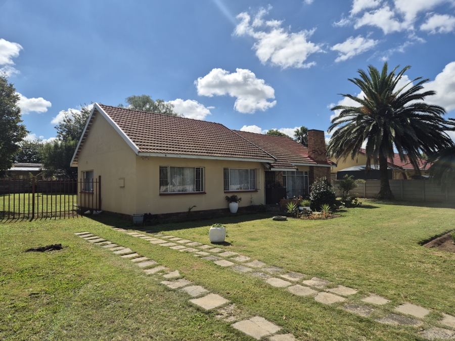 3 Bedroom Property for Sale in La Hoff North West